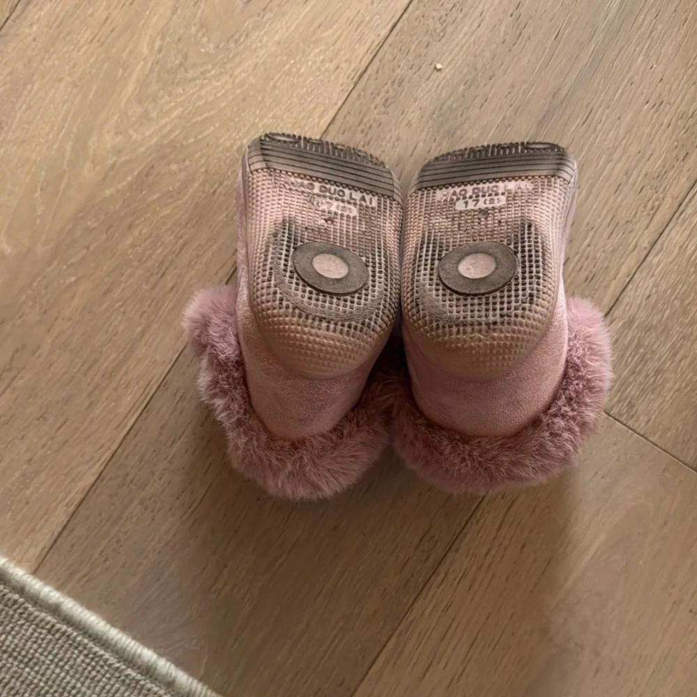 Cozy Pink Toddler Booties - Picture 5 of 5